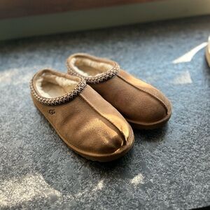 Tasman ugg slipper only worn handful of times good condition kids 6/womens 8